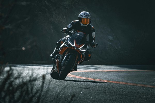 Comment choisir le bon type de gants pour la conduite de moto ?